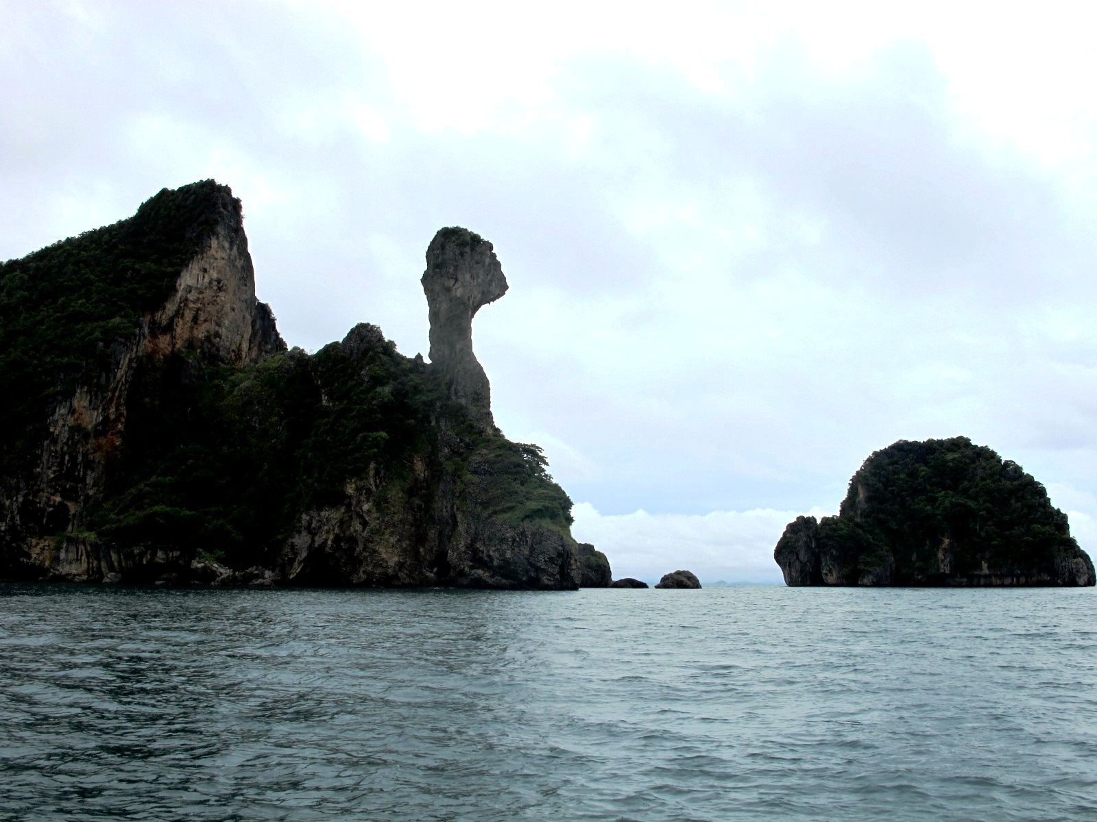 https://d3r8gwkgo0io6y.cloudfront.net/upload/chicken Islands.jpg